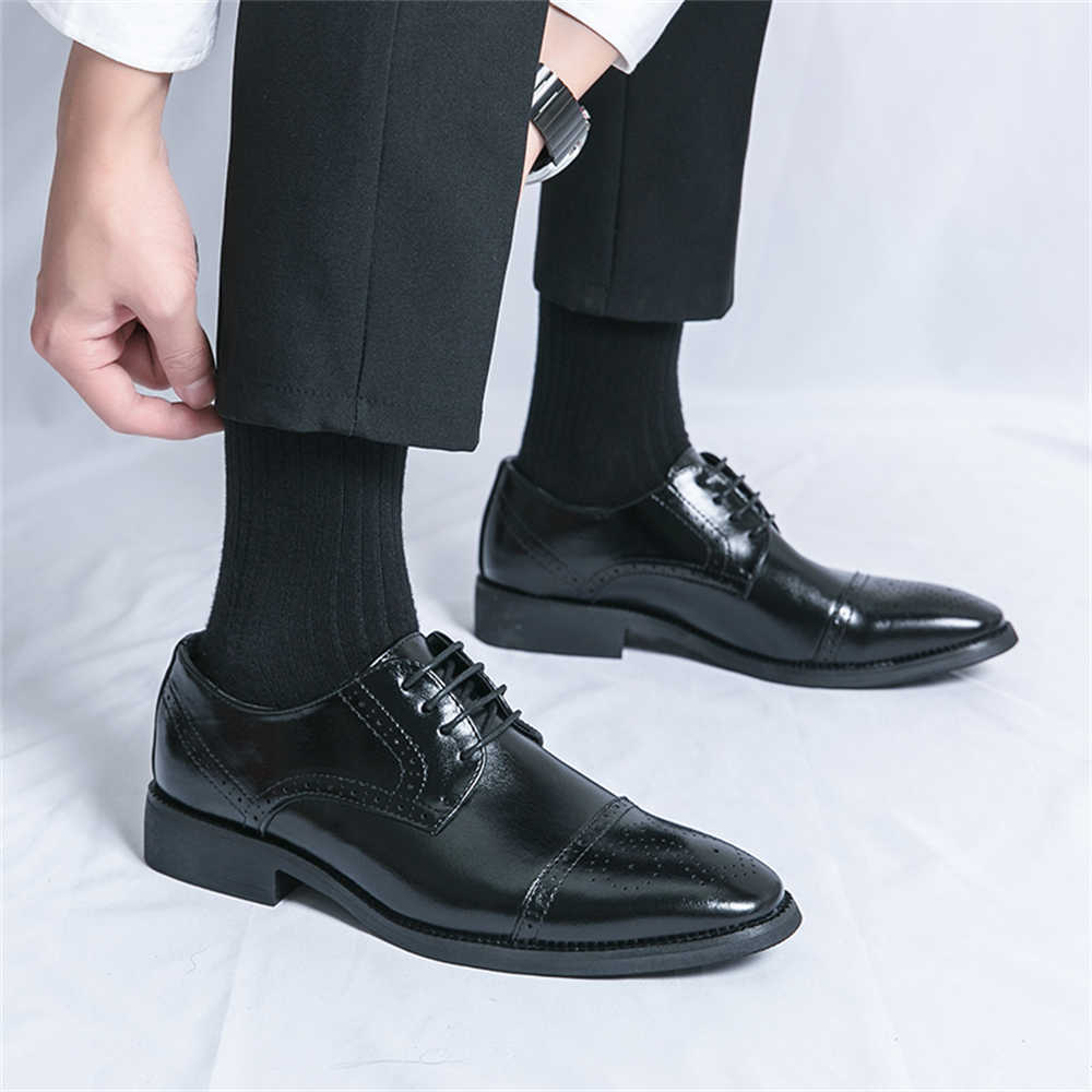Number 44 Semi-formal Running  - đánh giá và giá Men Formal Wear With Sneakers